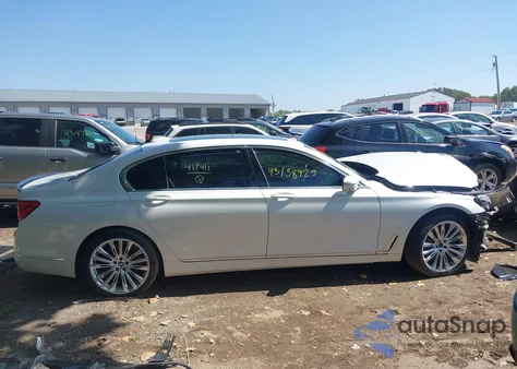 2016 BMW 750 xDrive из США, поврежденный, VIN WBA7F2C52GG417411